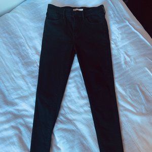 Levi's High Rise Jeans - size 28